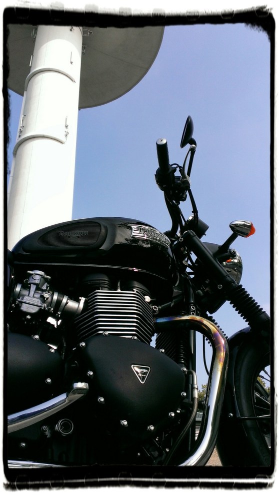 triumph-bonneville-t100-black-toren