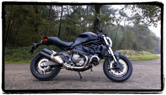 ducati-monster-zijkant-821