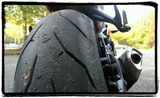 triumph-street-triple-r-pirelli-band