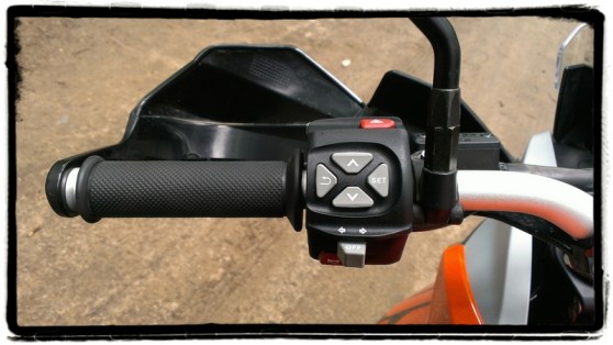 ktm-1050-adventure-bediening-stuur