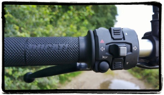 ducati-scrambler-handvat