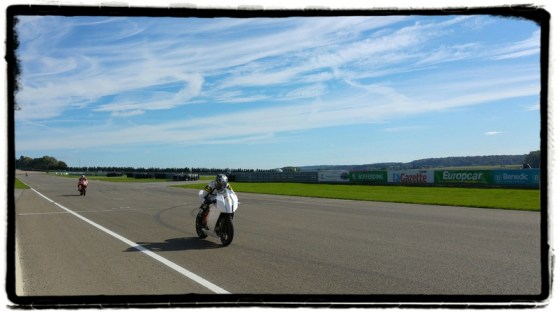 clubmot-high-velocity-mettet-witte-motor