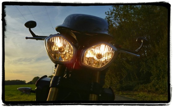 triumph-speed-triple-r-headlights