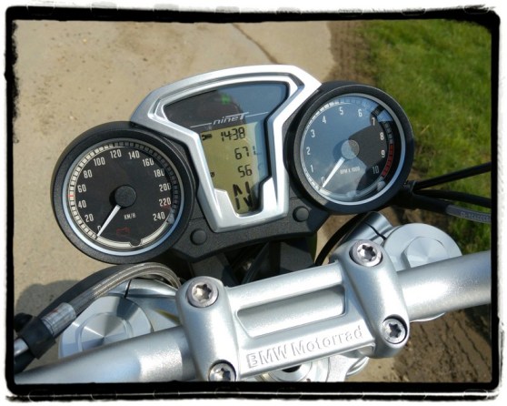 bmw-r-nine-t-dashboard